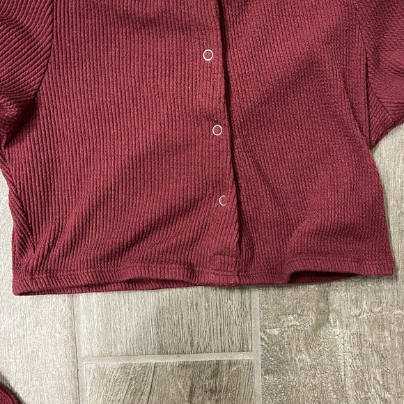 Maroon Long Sleeve Crop Top Burgundy Long Sleeve Button Down Shirt Size Large - Picture 4 of 10